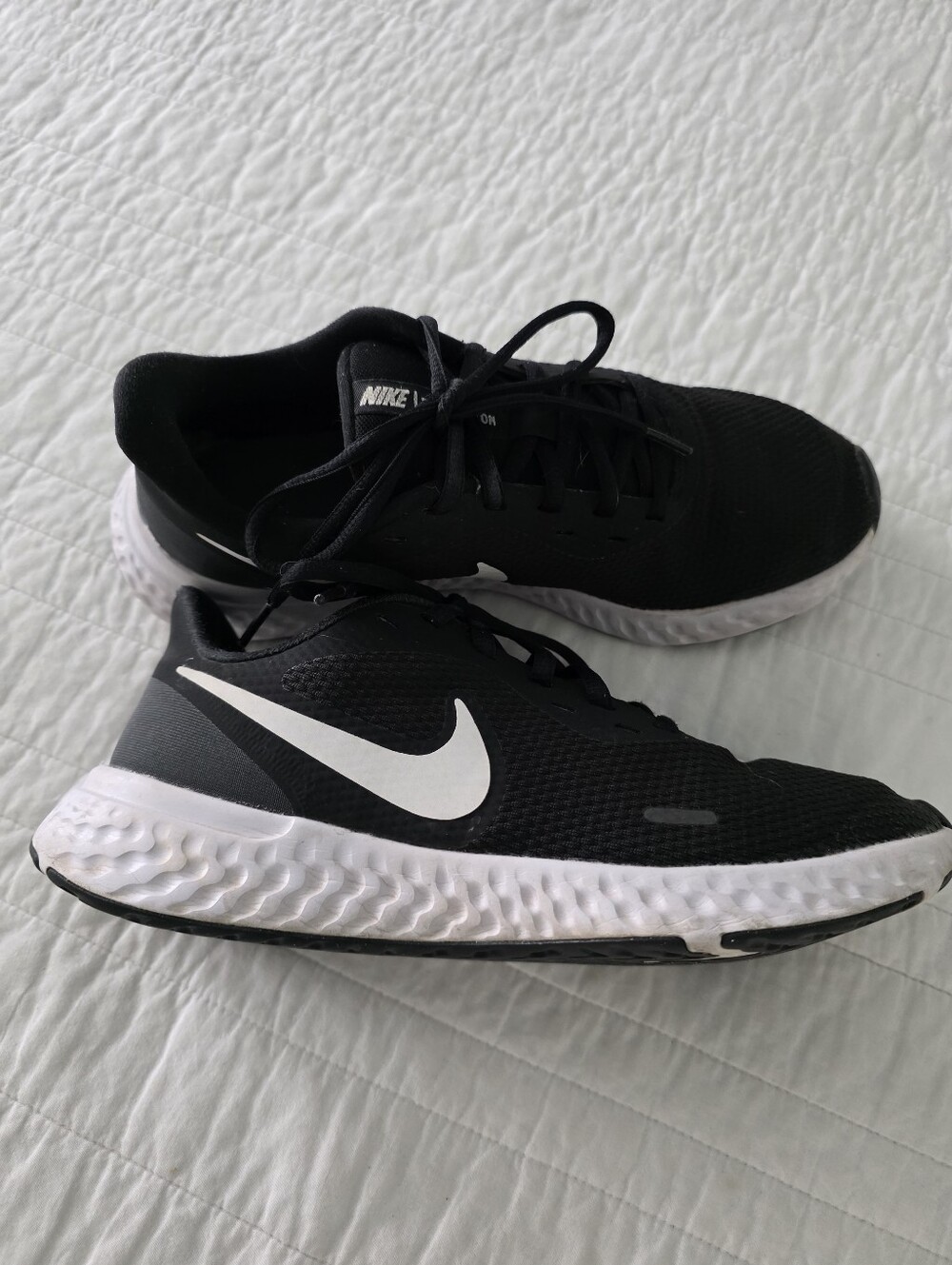 Nike Revolution Womans Size 8.5 Black & White Running Shoes